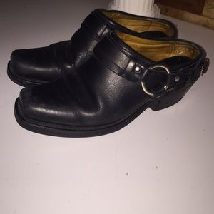 Neoprene oil resistant shoes